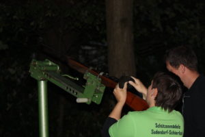 Mehr über den Artikel erfahren Schnapsdrosselschießen